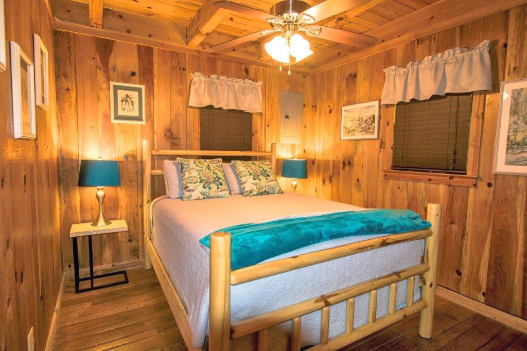 Sportsman's Lodge Cabin - Creekwood Resort